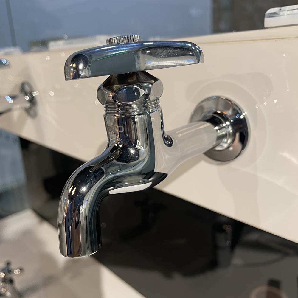 Vòi nước lạnh gắn tường TOTO T23B13 - 2