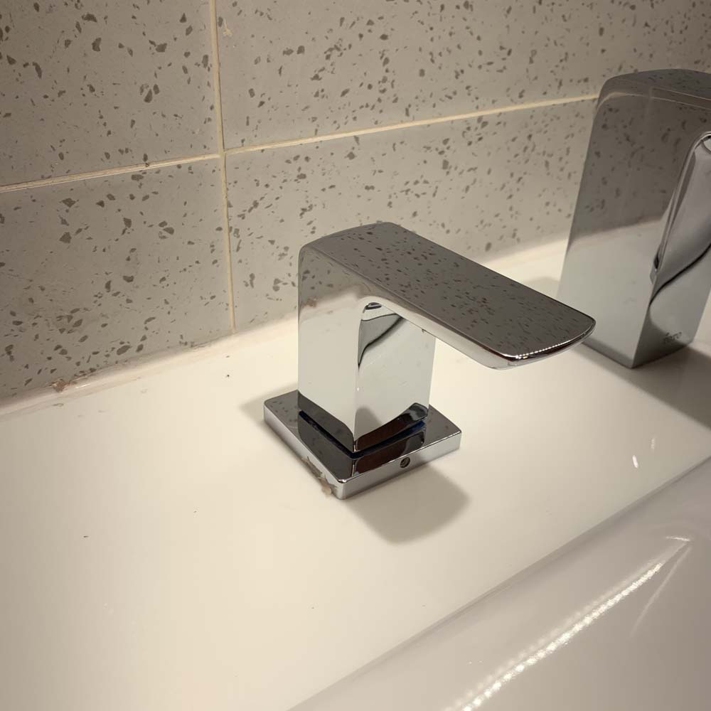 Vòi xả bồn tắm TOTO TBG02202A nóng lạnh kèm tay sen - 5
