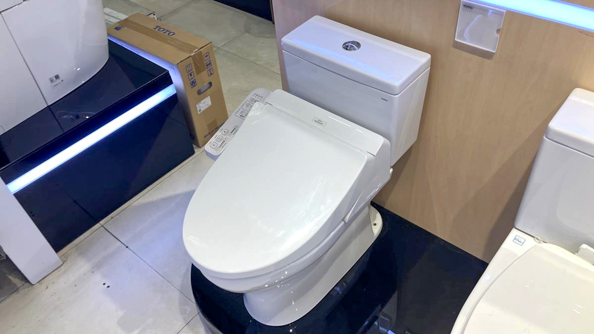 Bồn cầu TOTO CS302DW18 2 khối nắp điện tử TCF23710AAA Washlet C2 cơ bản - 4