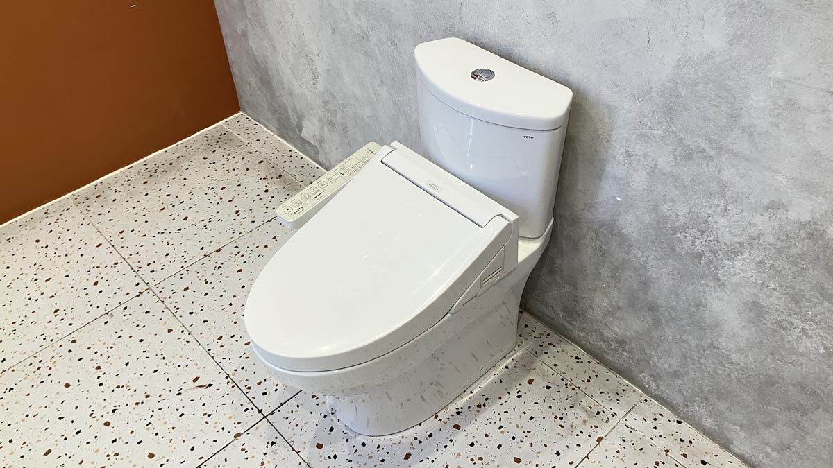 Bồn cầu TOTO CS838DW16 2 khối nắp điện tử Washlet C2 TCF23410AAA - 4
