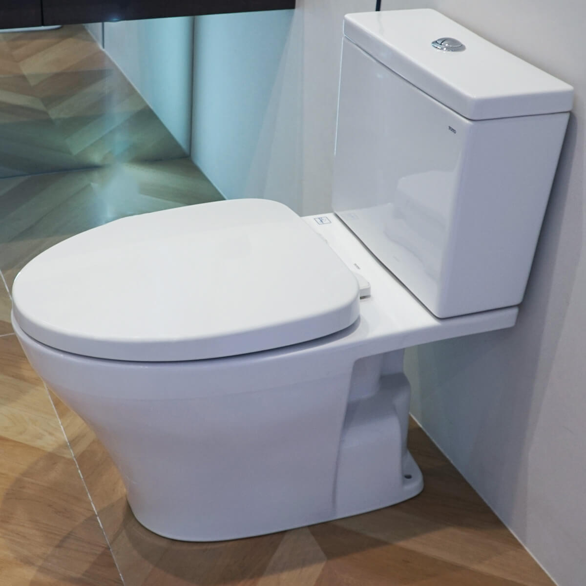 Bồn cầu 2 khối TOTO CS326DT3 nắp đóng êm TC385VS - 2