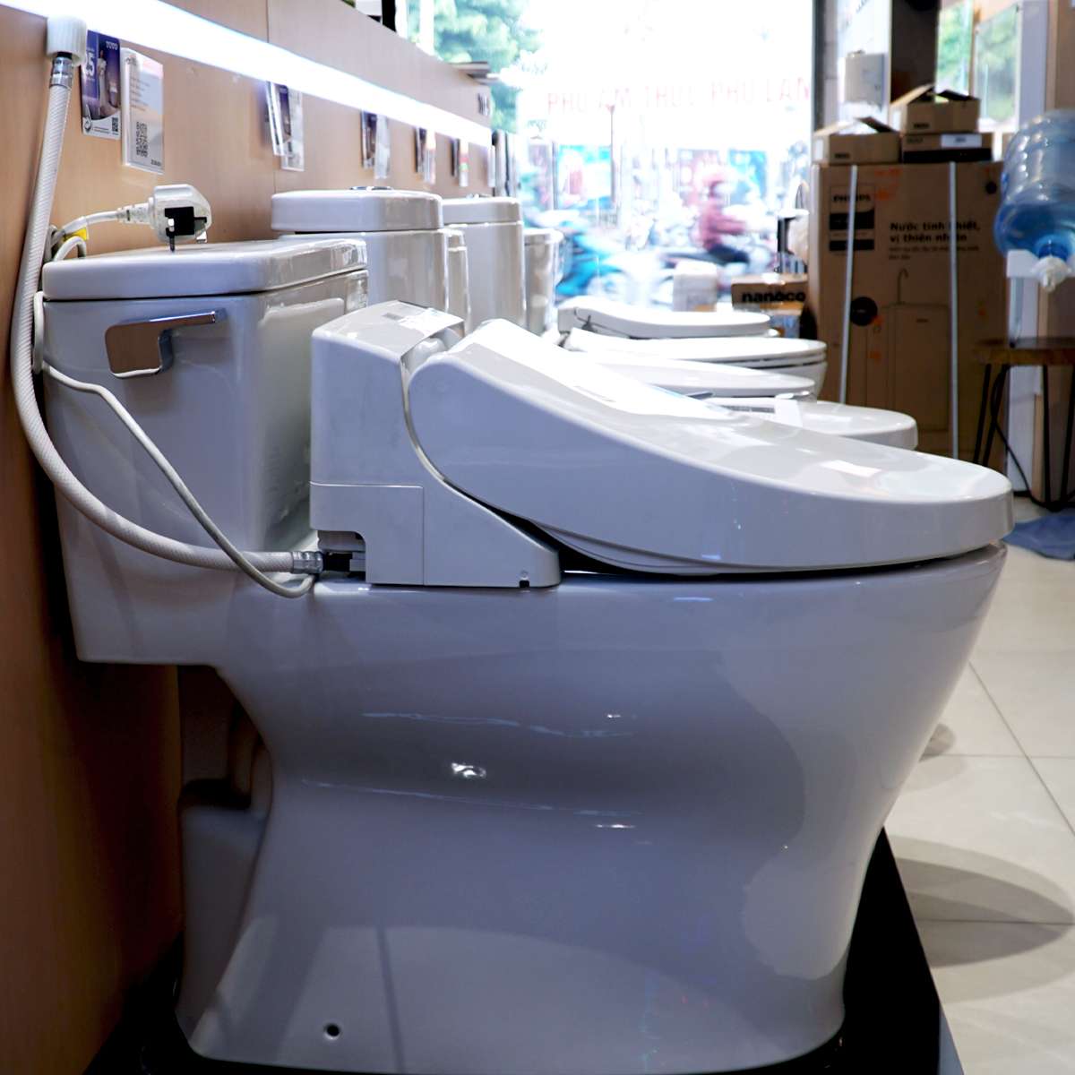 Bồn Cầu 1 Khối Nắp Điện Tử TOTO MS188VKW6/T53P100VR - 2