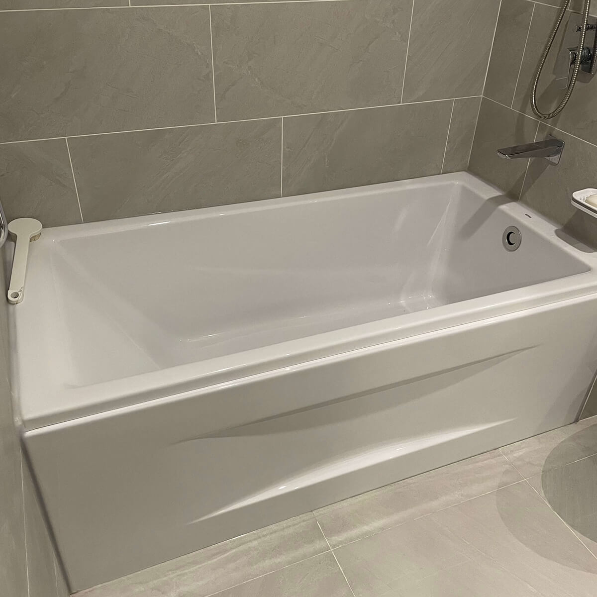 Bồn tắm yếm TOTO PAY1525VC#W TVBF411 nhựa 1m5 gồm bộ xả thải - 5