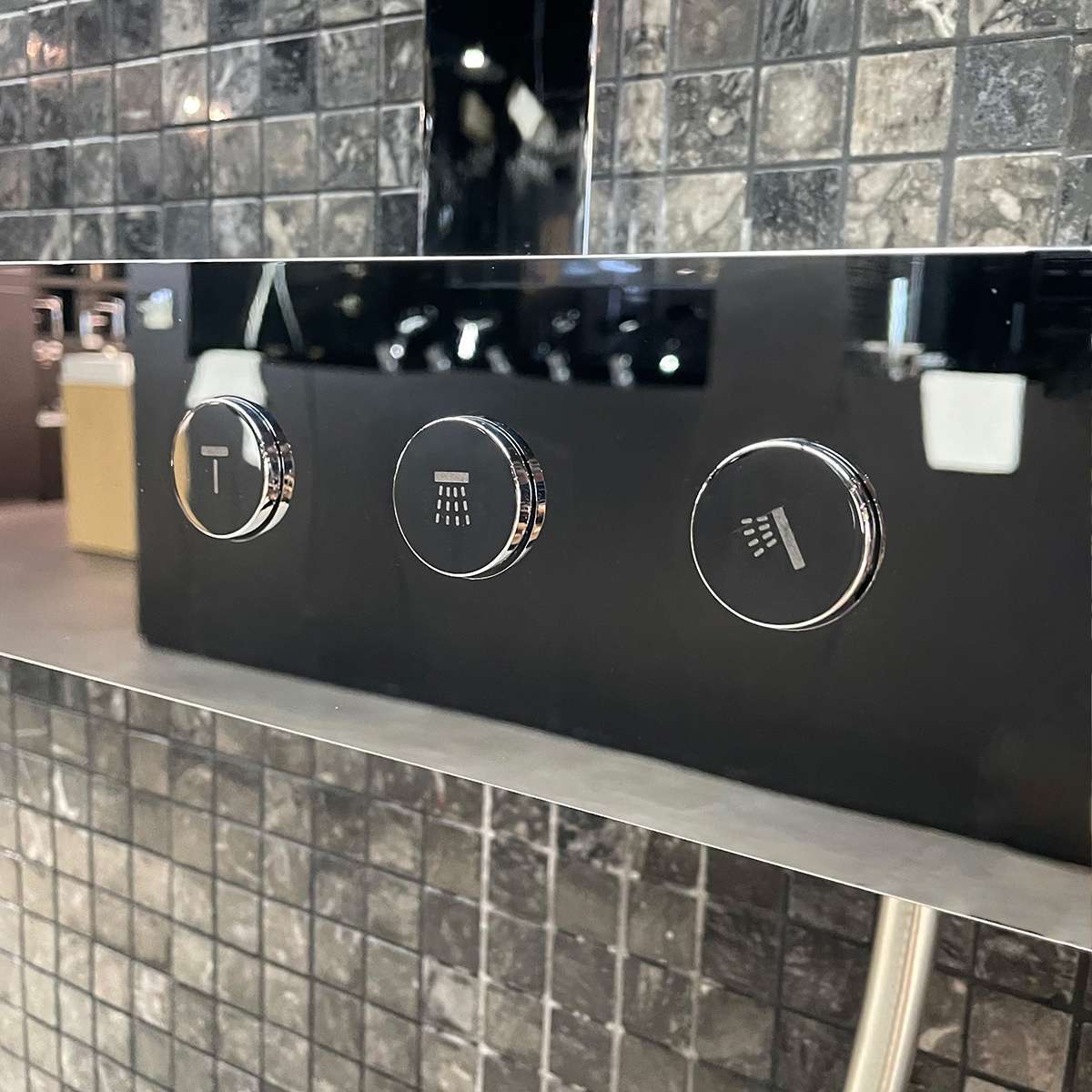 Bộ sen cây nhiệt độ TOTO TBW08407A dòng Z series kệ để đồ màu trắng - 4
