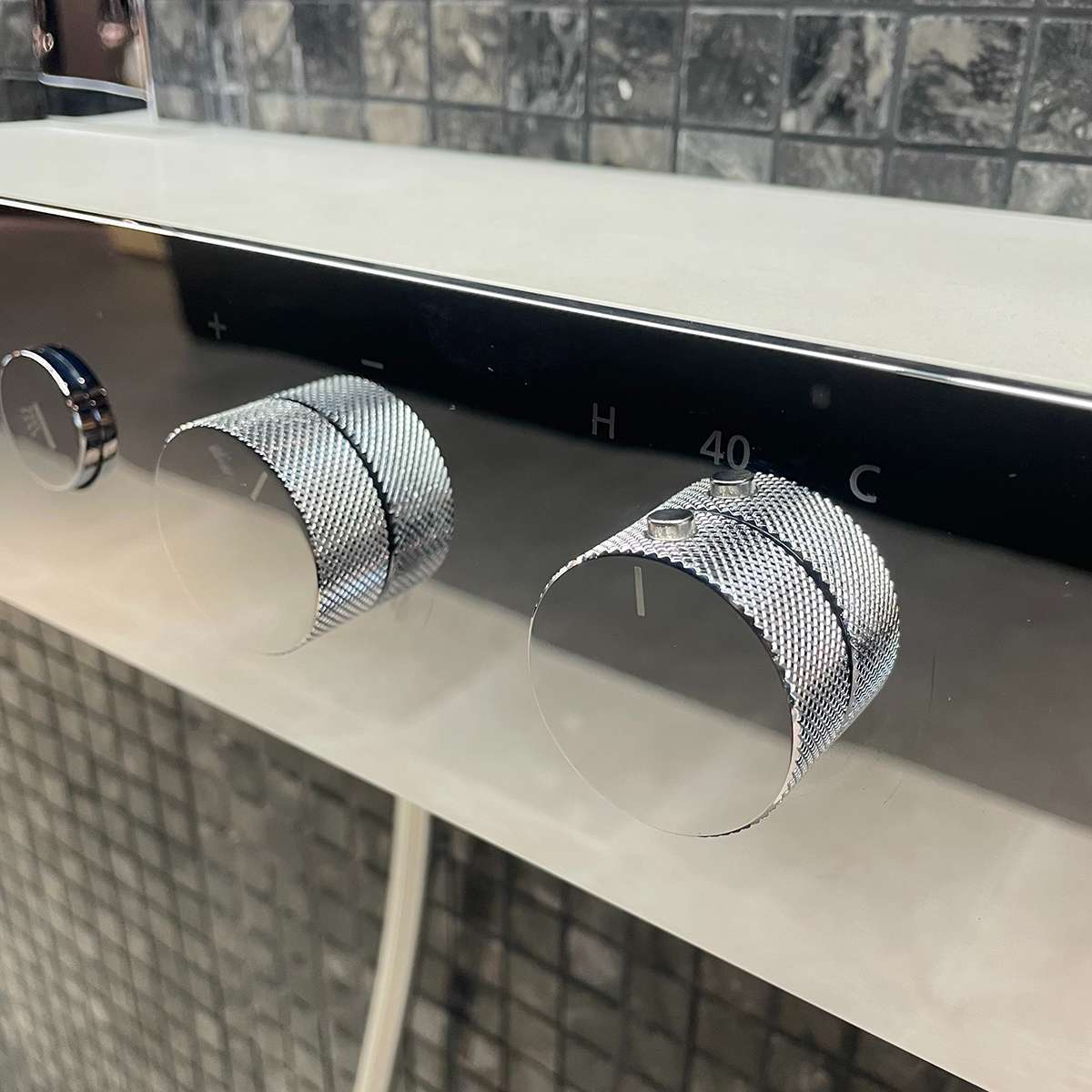 Bộ sen cây nhiệt độ TOTO TBW08407A dòng Z series kệ để đồ màu trắng - 8