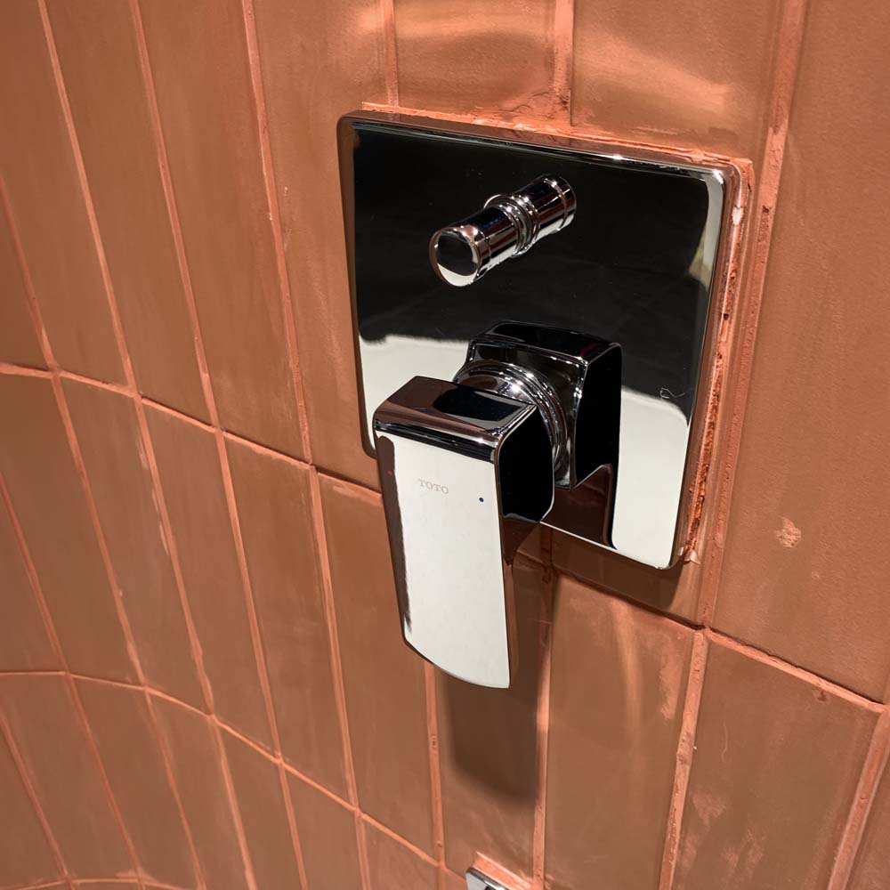 Van gật gù điều chỉnh nóng lạnh kèm nút chuyển hướng và phụ kiện âm tường TOTO TBG02304BA TBN01001B - 4