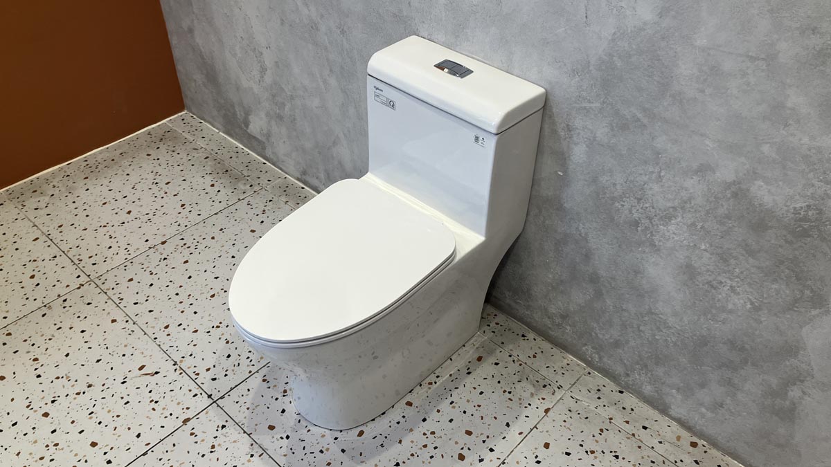 Bồn cầu 1 khối Viglacera V45M nắp êm xả xoáy (+ vòi xịt VG826 & van VG853) - 5