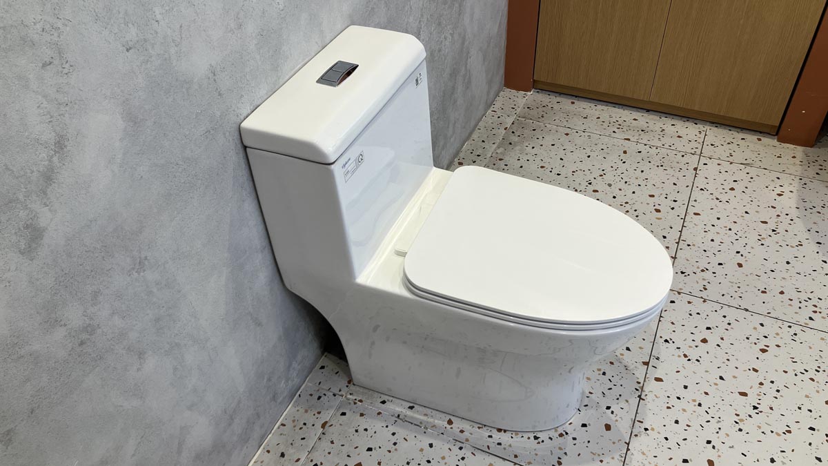 Bồn cầu 1 khối Viglacera V45M nắp êm xả xoáy (+ vòi xịt VG826 & van VG853) - 6