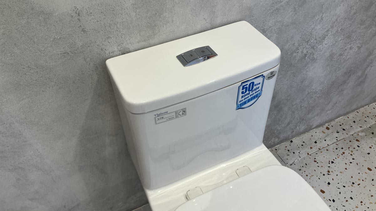 Bồn cầu 1 khối Viglacera V72-CAU nắp êm (+ vòi xịt VG826) - 7