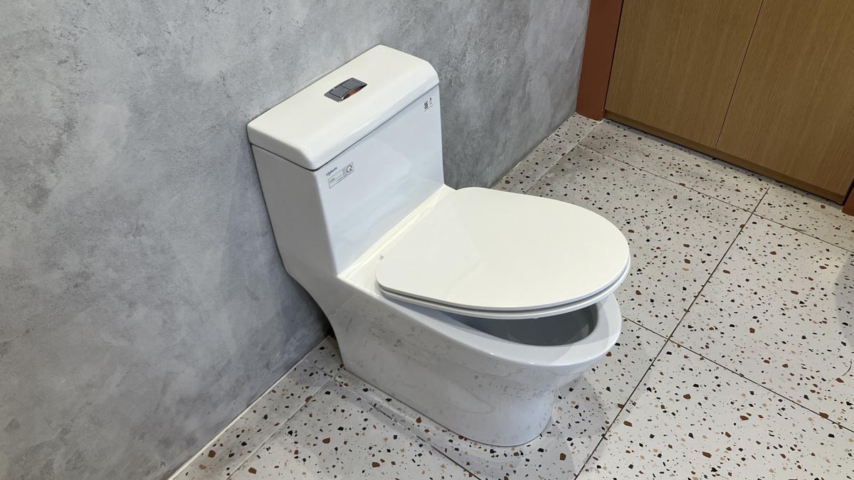 Bồn cầu 1 khối Viglacera V45M nắp êm xả xoáy (+ vòi xịt VG826 & van VG853) - 7