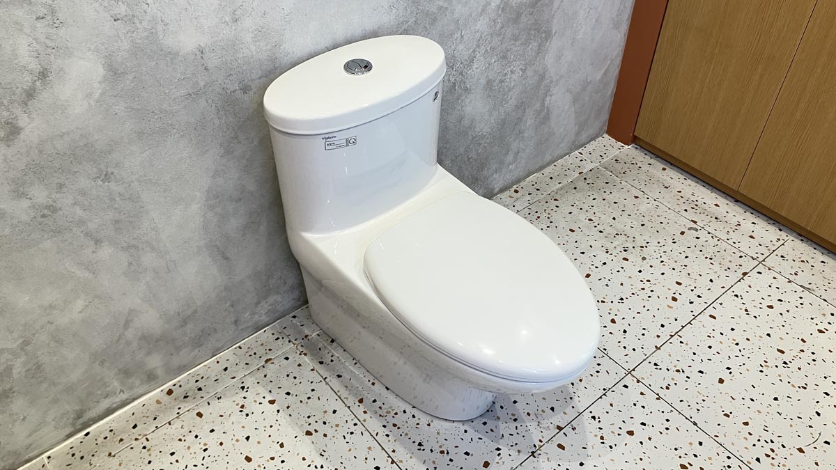 Bồn cầu 1 khối Viglacera V37S nắp êm tráp nhựa con thỏ rời (+ vòi xịt VG826) - 3