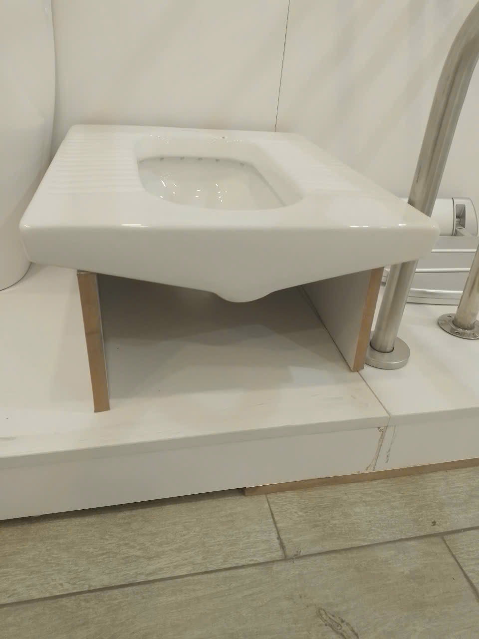 Bồn cầu xí xổm vệ sinh ATMOR AT5204S AT5204S - 3