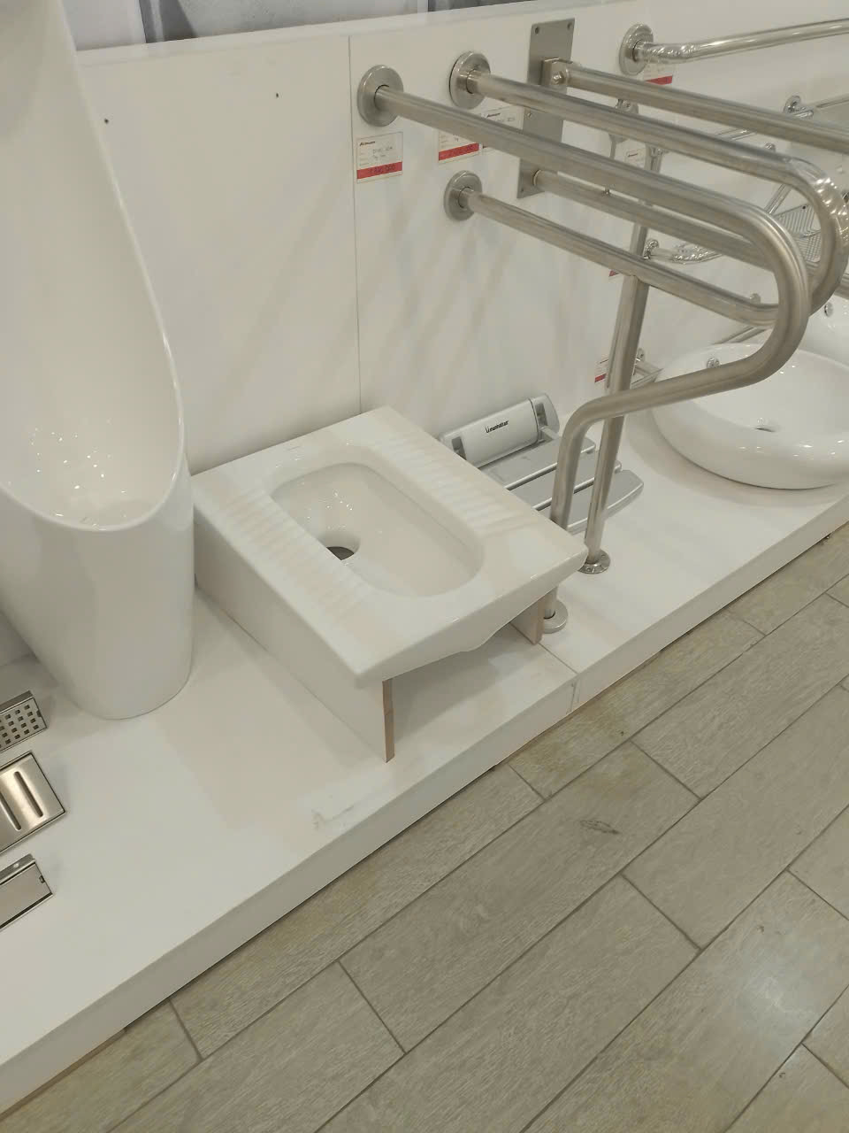 Bồn cầu xí xổm vệ sinh ATMOR AT5204S AT5204S - 5