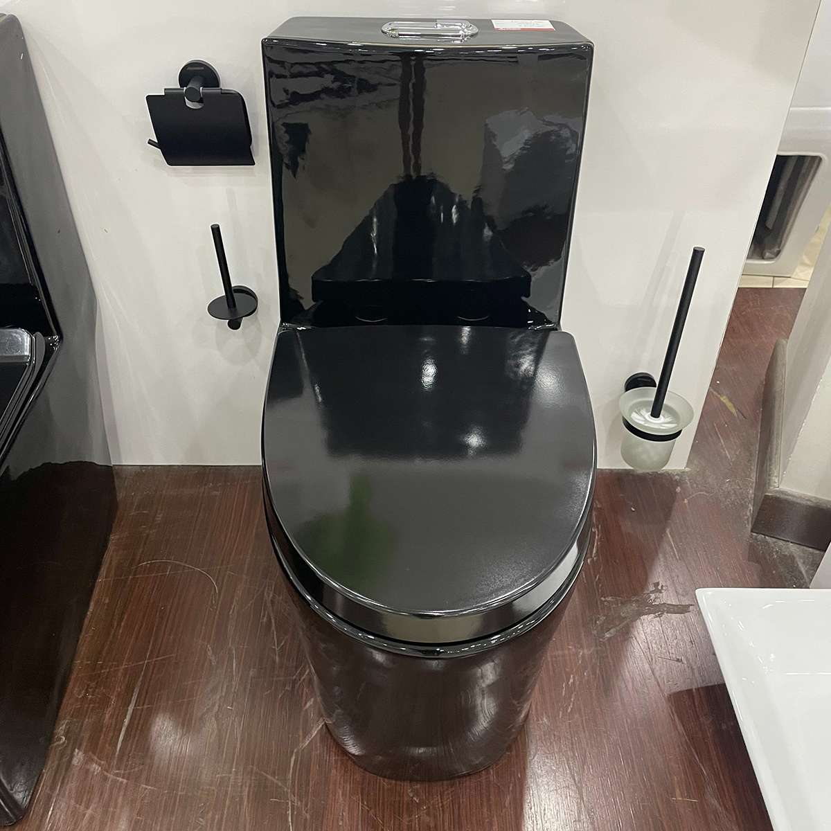 Bồn cầu 1 khối ATMOR AT271B màu đen nắp êm AT271B - 4