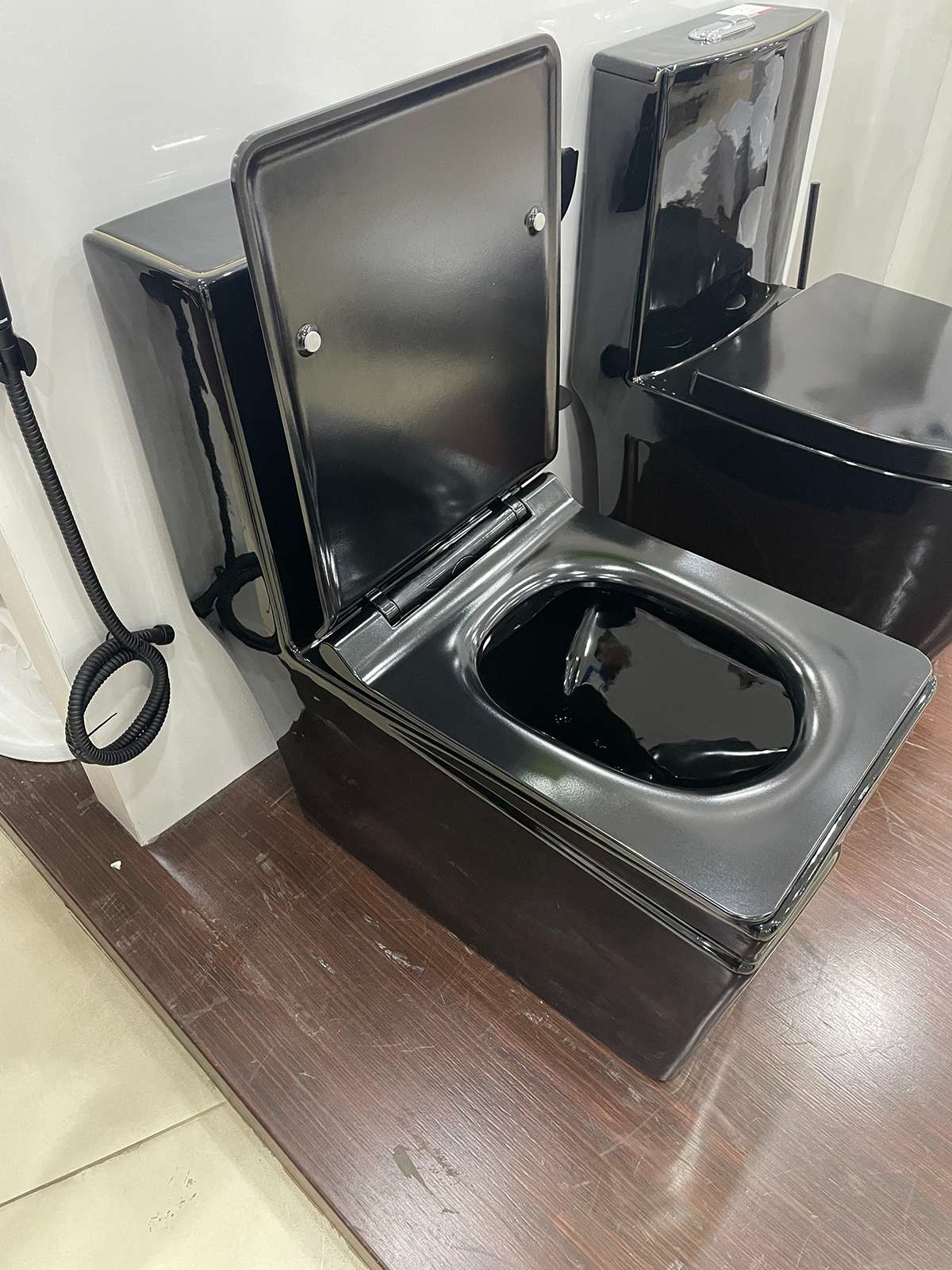 Bồn cầu 1 khối ATMOR AT295B màu đen nắp êm AT295B - 3