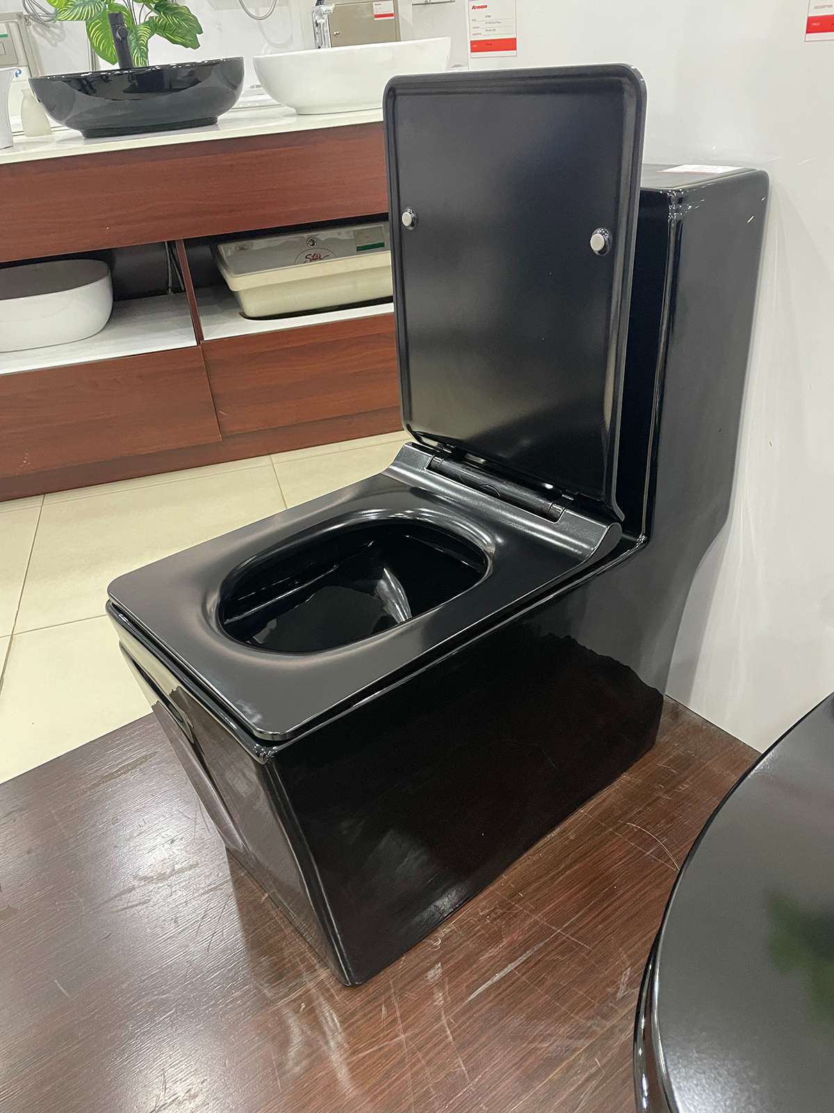 Bồn cầu 1 khối ATMOR AT295B màu đen nắp êm AT295B - 4