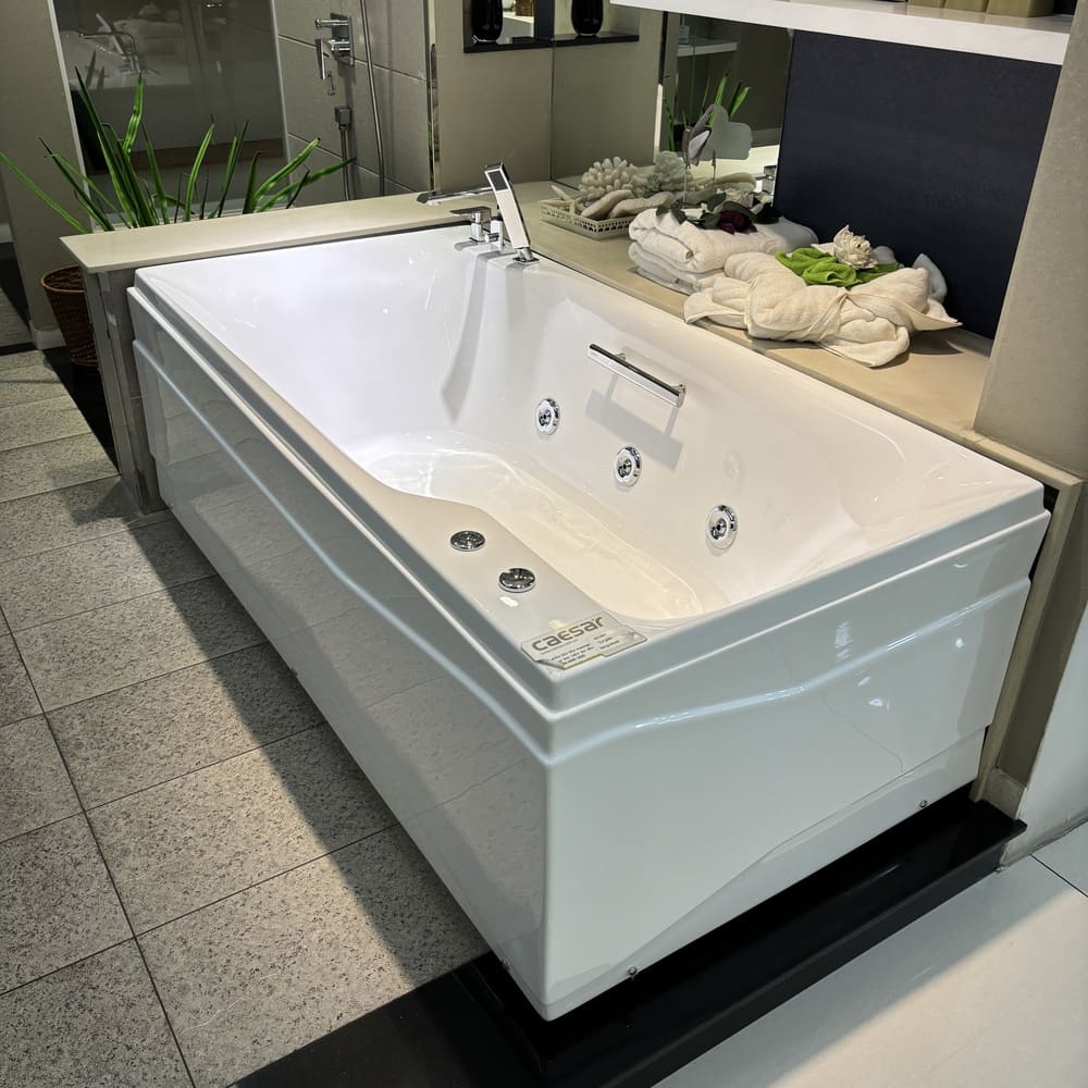 Bồn tắm chân yếm 1m7 massage Caesar MT0870L(R) - 4