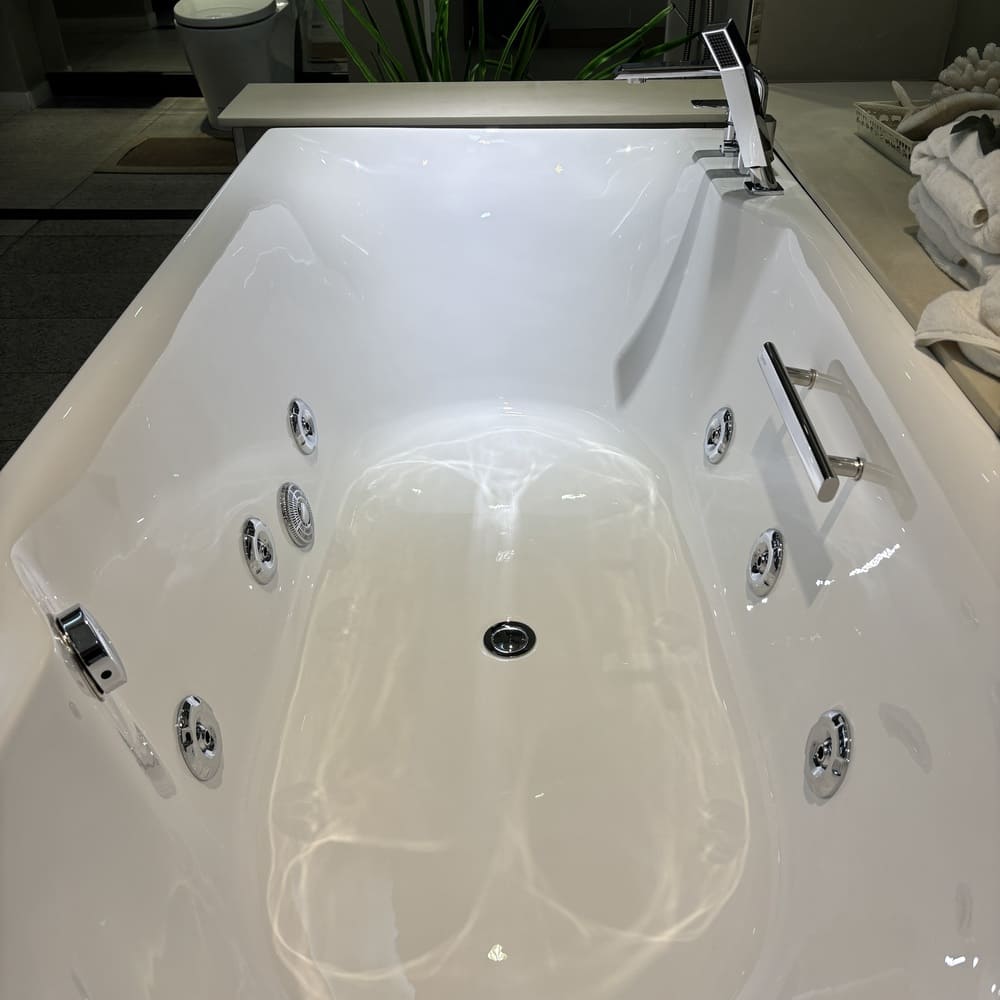 Bồn tắm chân yếm 1m7 massage Caesar MT0870L(R) - 6