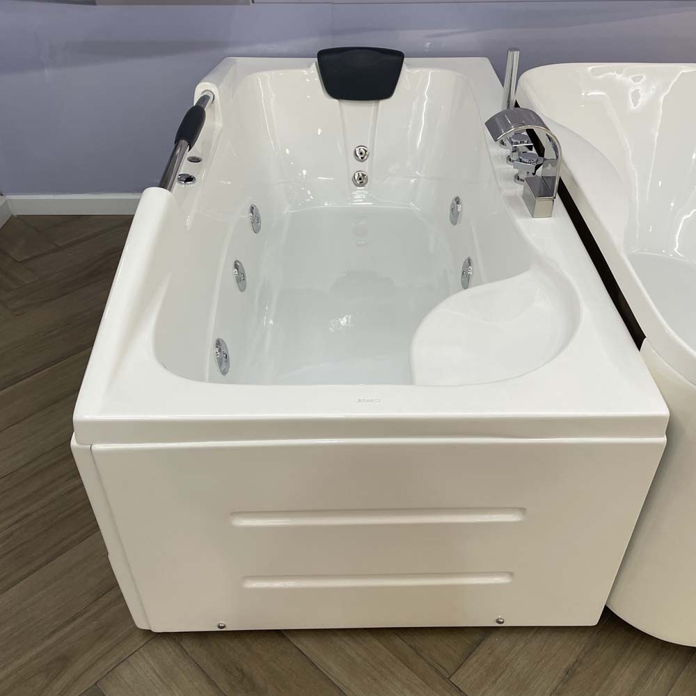 Bồn tắm chân yếm 1m7 massage Caesar MT3370L(R) - 4