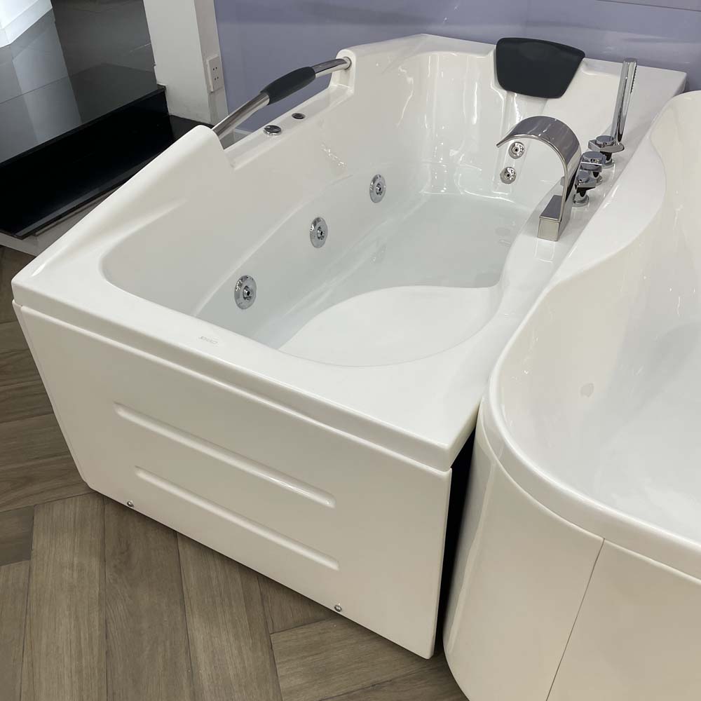 Bồn tắm chân yếm 1m7 massage Caesar MT3370L(R) - 5