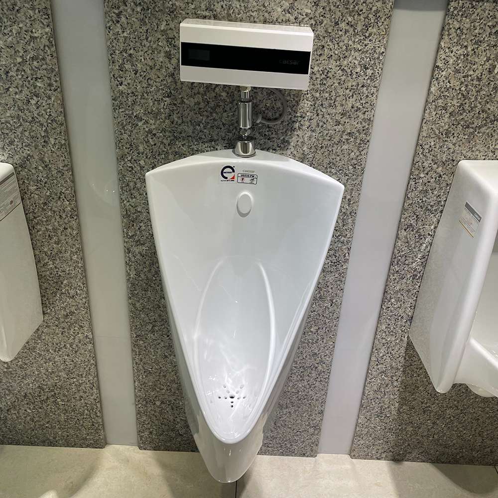 Bồn tiểu nam treo tường thoát ngang Caesar U0232 U0232 - 2