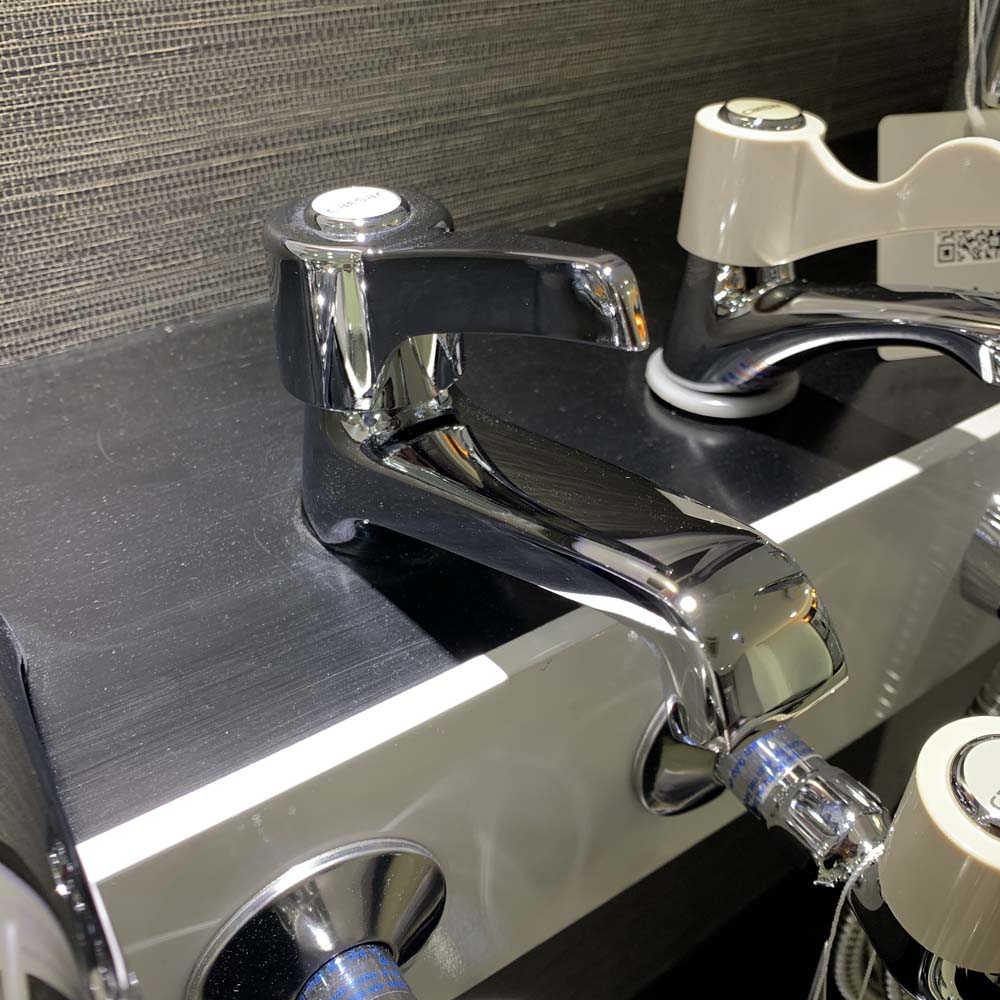 Vòi chậu lavabo lạnh Caesar B104C B104C - 2