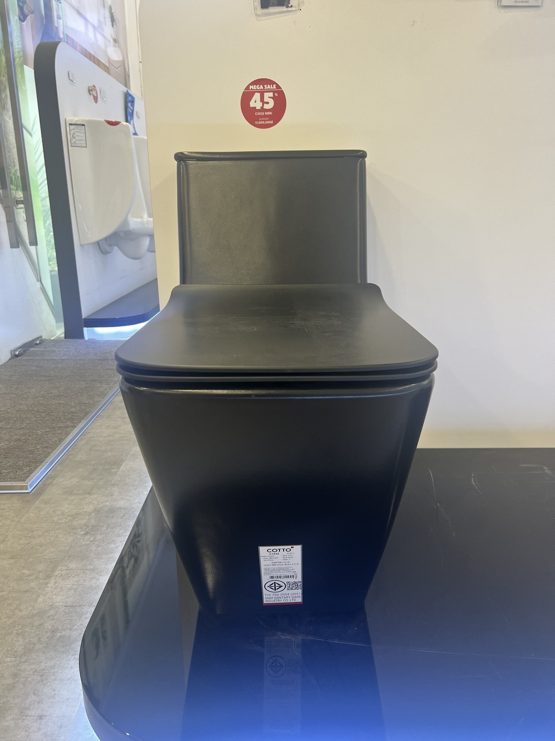 Bồn cầu 1 khối COTTO C1032MBK nắp êm dòng Simply Modish C1032MBK - 4