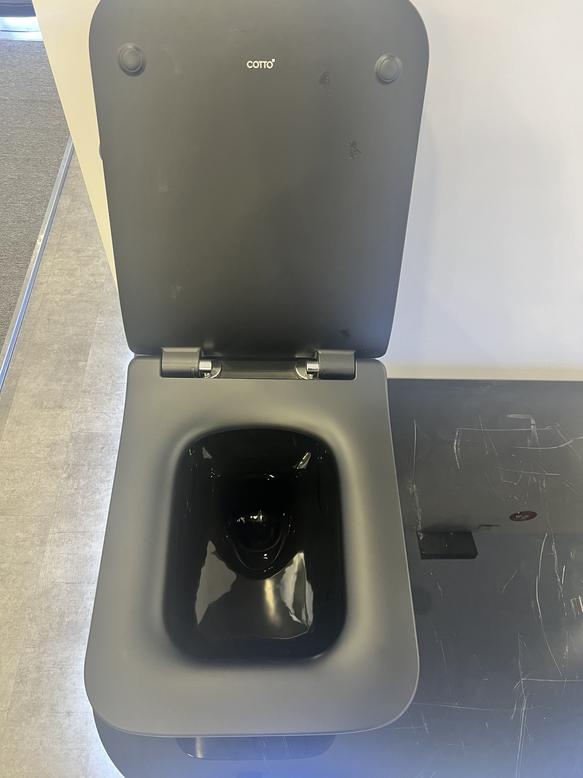 Bồn cầu 1 khối COTTO C1032MBK nắp êm dòng Simply Modish C1032MBK - 5