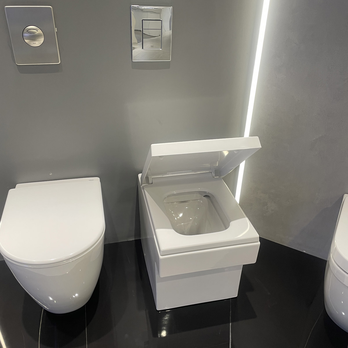 Thân bồn cầu đặt sàn Cube Ceramic GROHE 3948500H 3948500H - 3