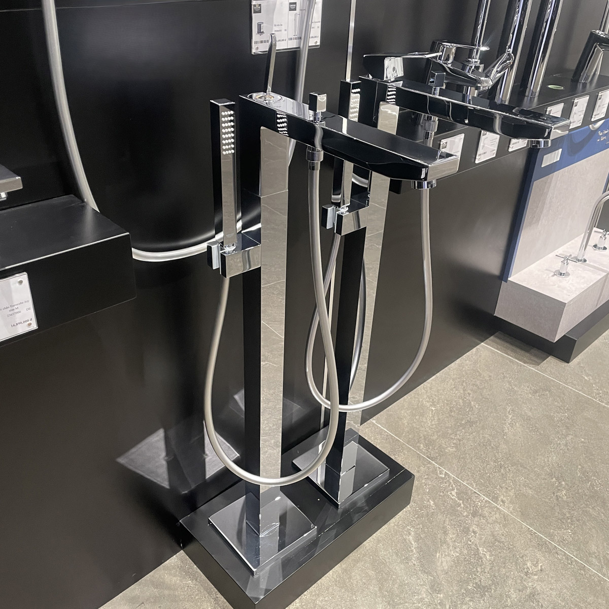 Vòi tắm đặt sàn Eurocube Joy GROHE 23667001 - 2