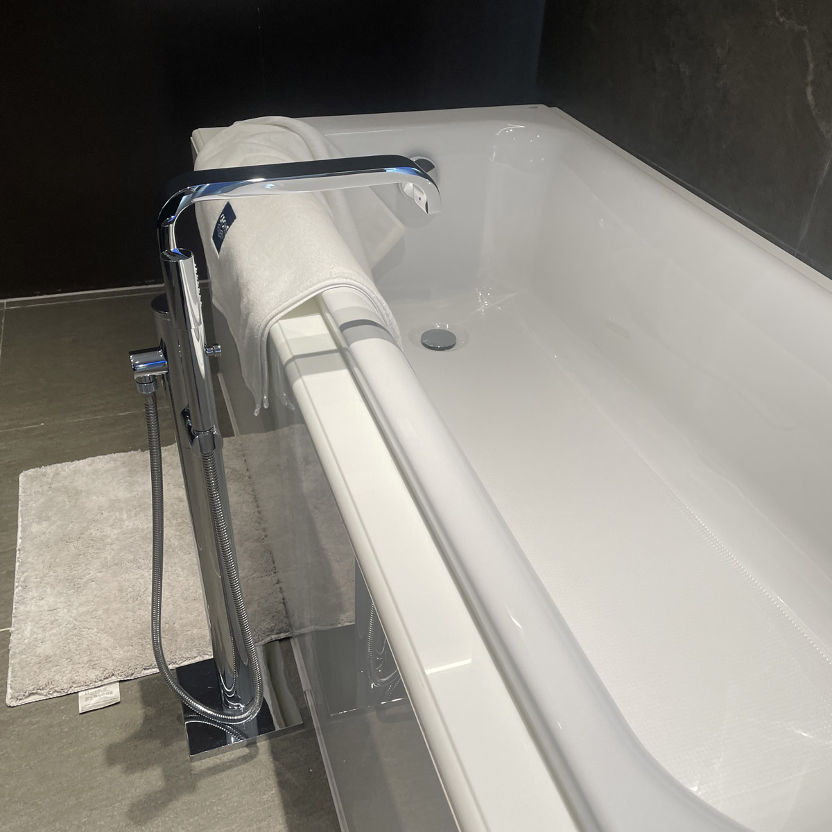 Vòi bồn tắm nóng lạnh đặt sàn Allure Grohe 32754002 - 3