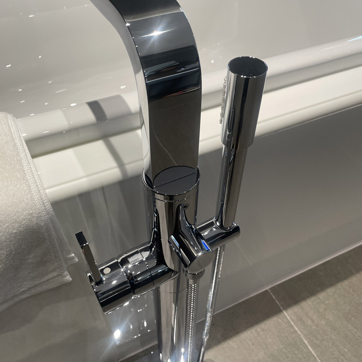 Vòi bồn tắm nóng lạnh đặt sàn Allure Grohe 32754002 - 6