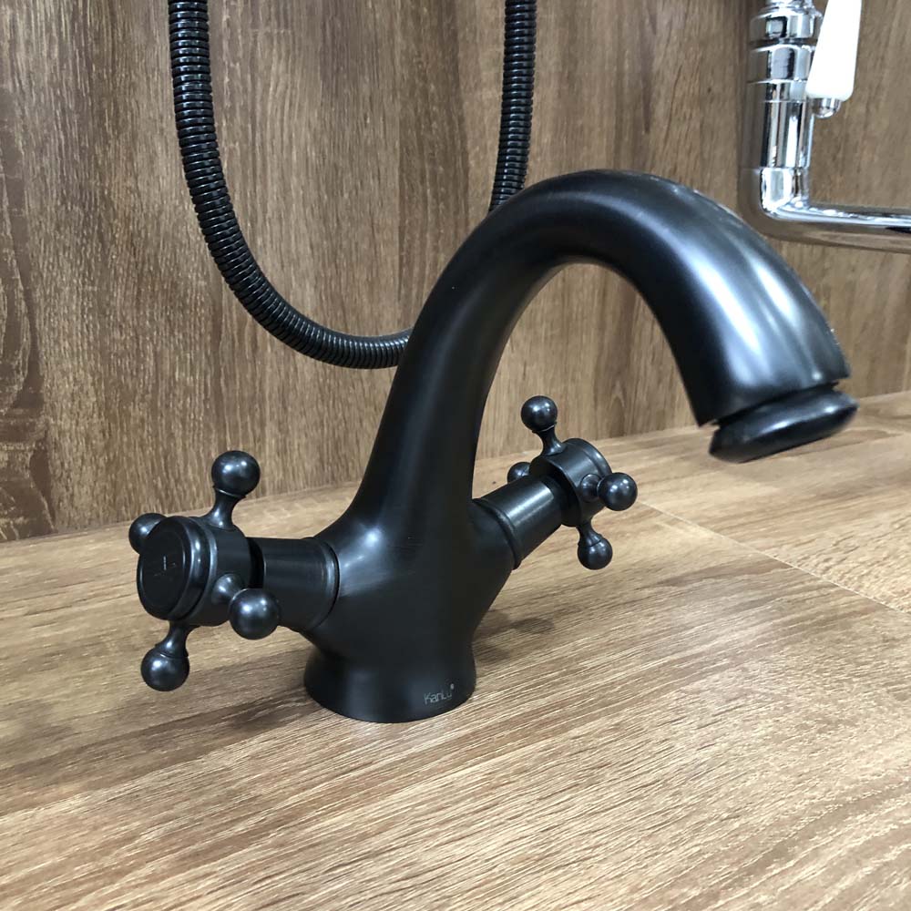 Vòi chậu lavabo nóng lạnh bằng đồng Kanly GCV05B GCV05B