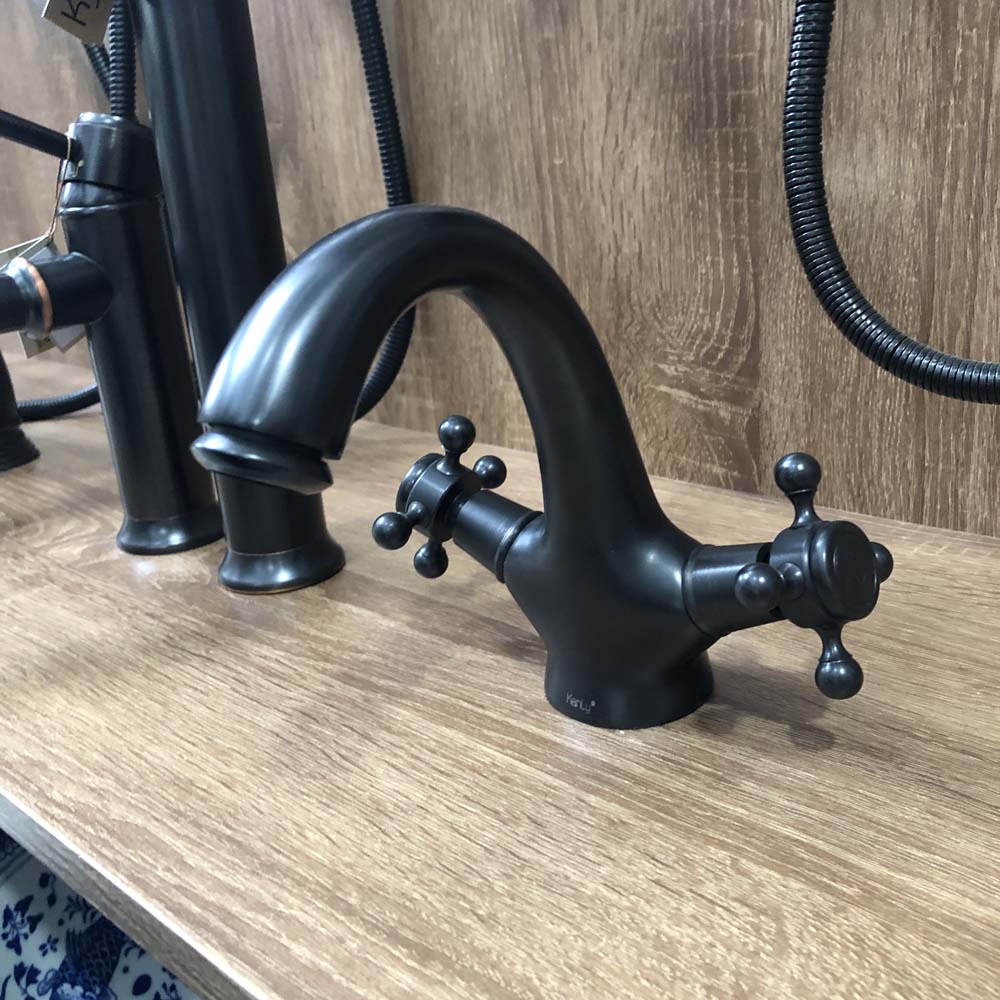 Vòi chậu lavabo nóng lạnh bằng đồng Kanly GCV05B GCV05B - 3