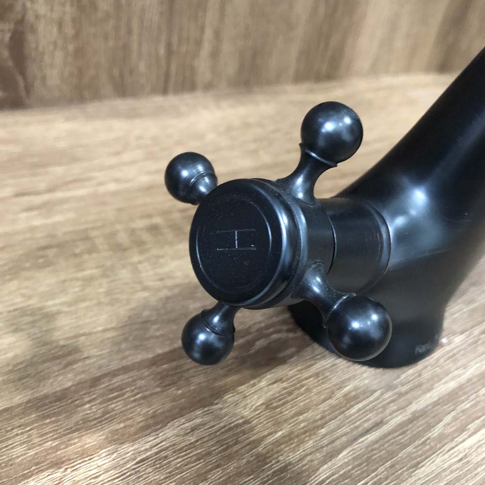 Vòi chậu lavabo nóng lạnh bằng đồng Kanly GCV05B GCV05B - 5