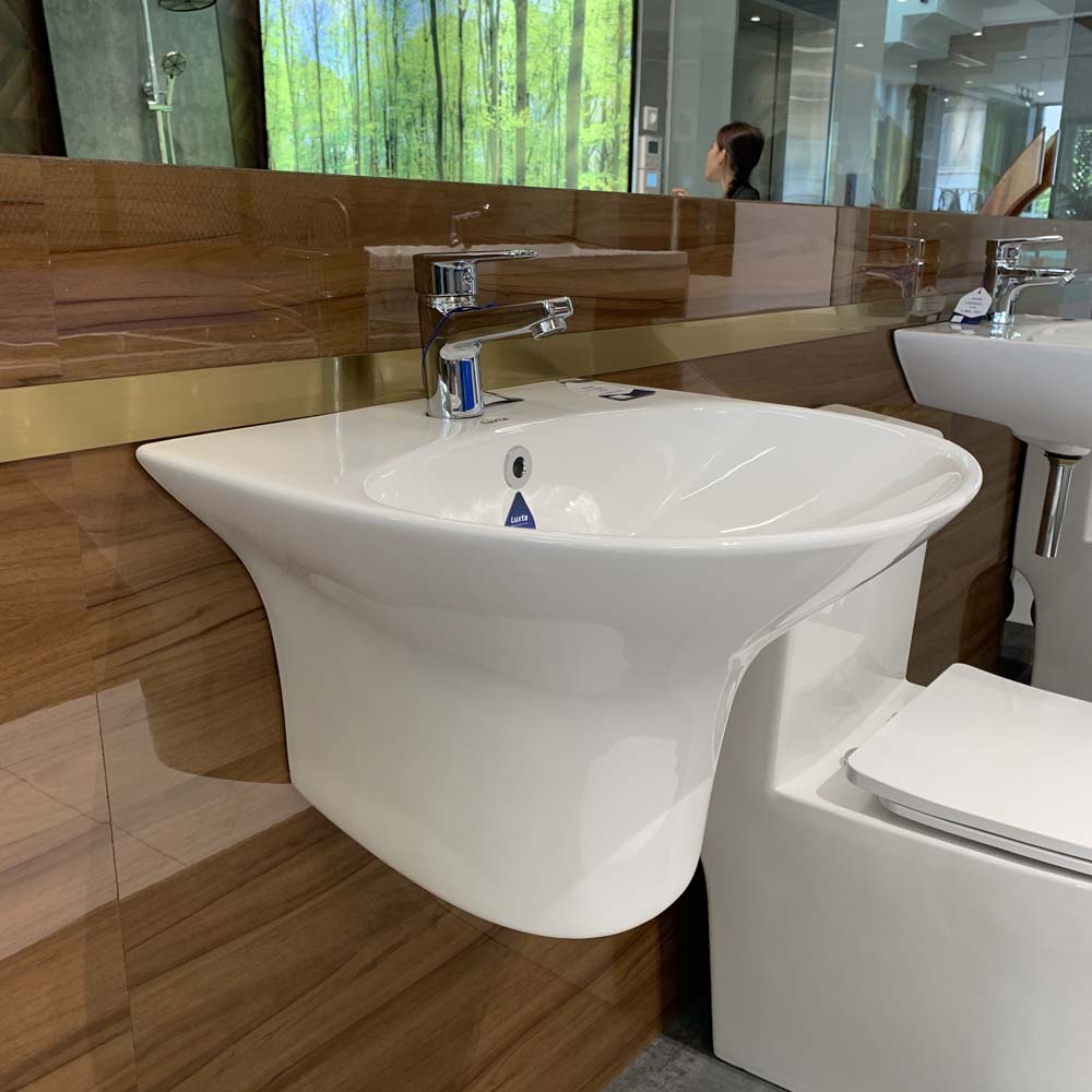 Chậu rửa mặt lavabo treo tường Luxta LL-102C liền khối LL-102C - 3