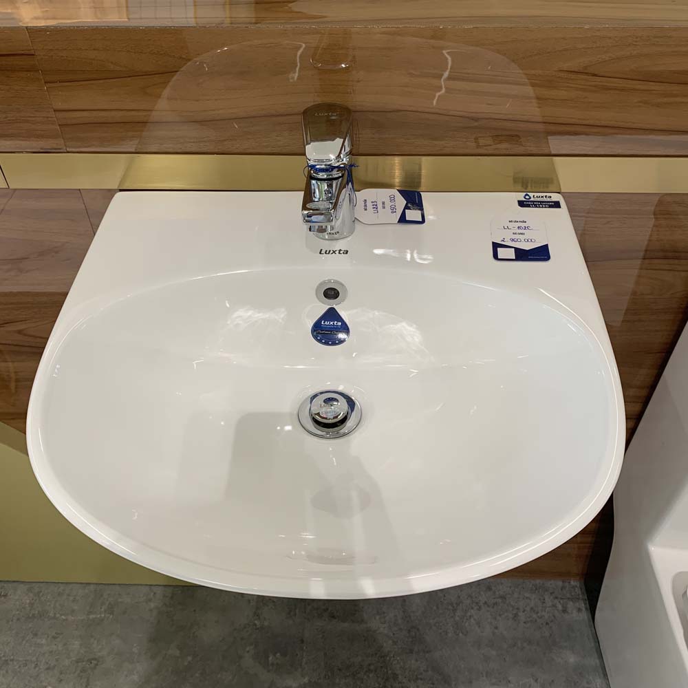 Chậu rửa mặt lavabo treo tường Luxta LL-102C liền khối LL-102C - 5