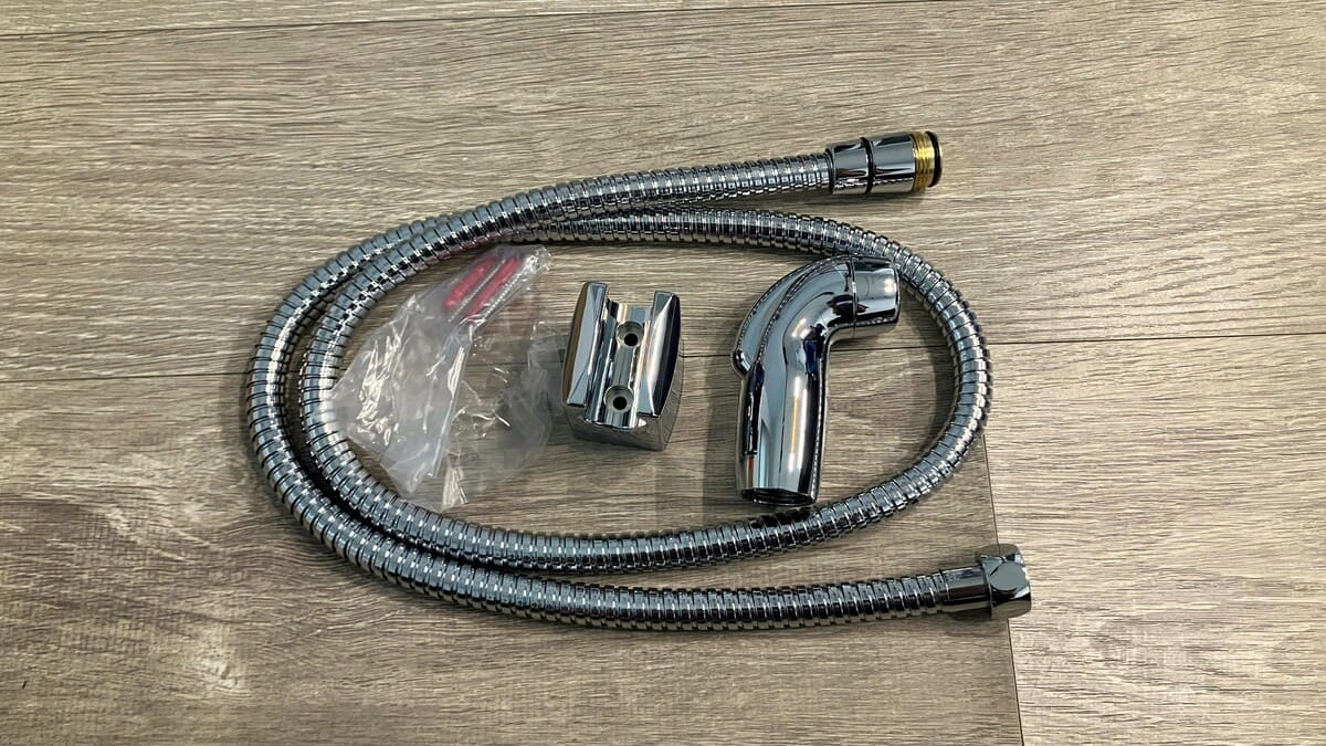 Vòi xịt vệ sinh dây inox MOEN 149385V - 3