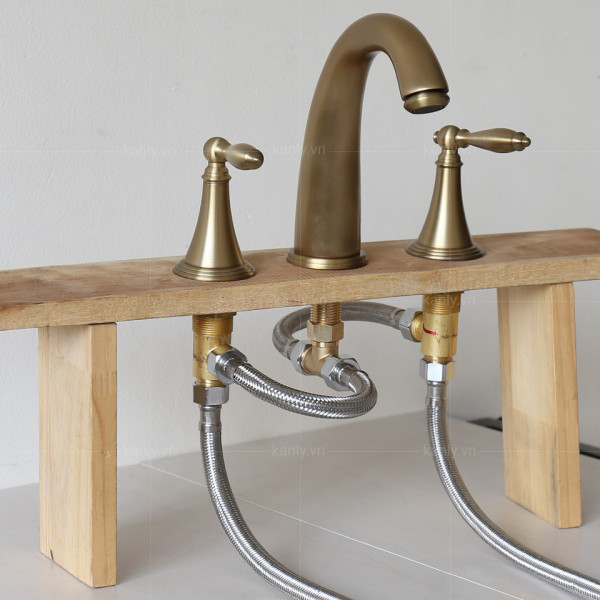 Vòi chậu 3 lỗ âm bàn bằng đồng Kanly GCB02 GCB02 - 2