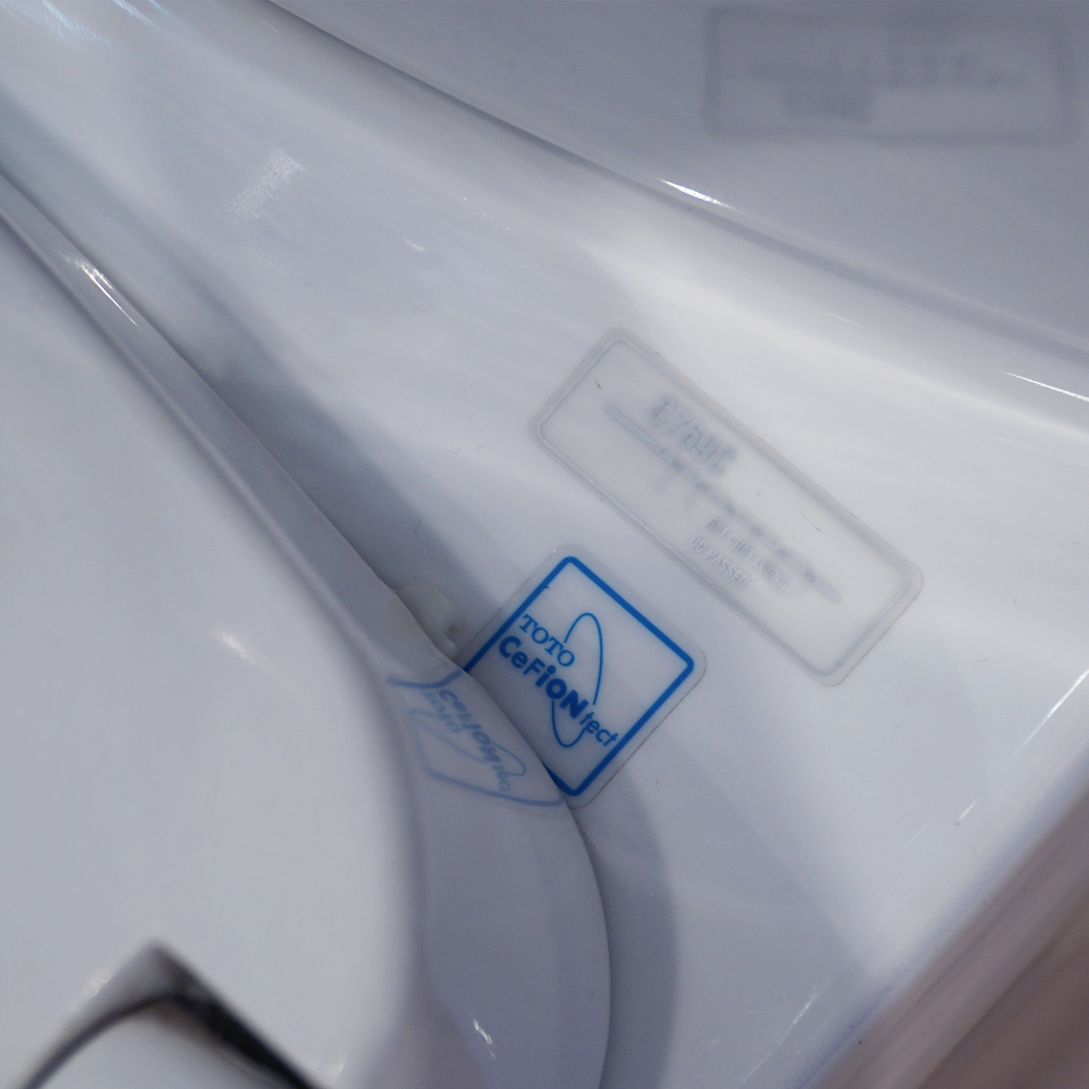 Bồn cầu TOTO CS986GE2 2 khối nắp rửa cơ TCW07S CS986GE2#XW - 5