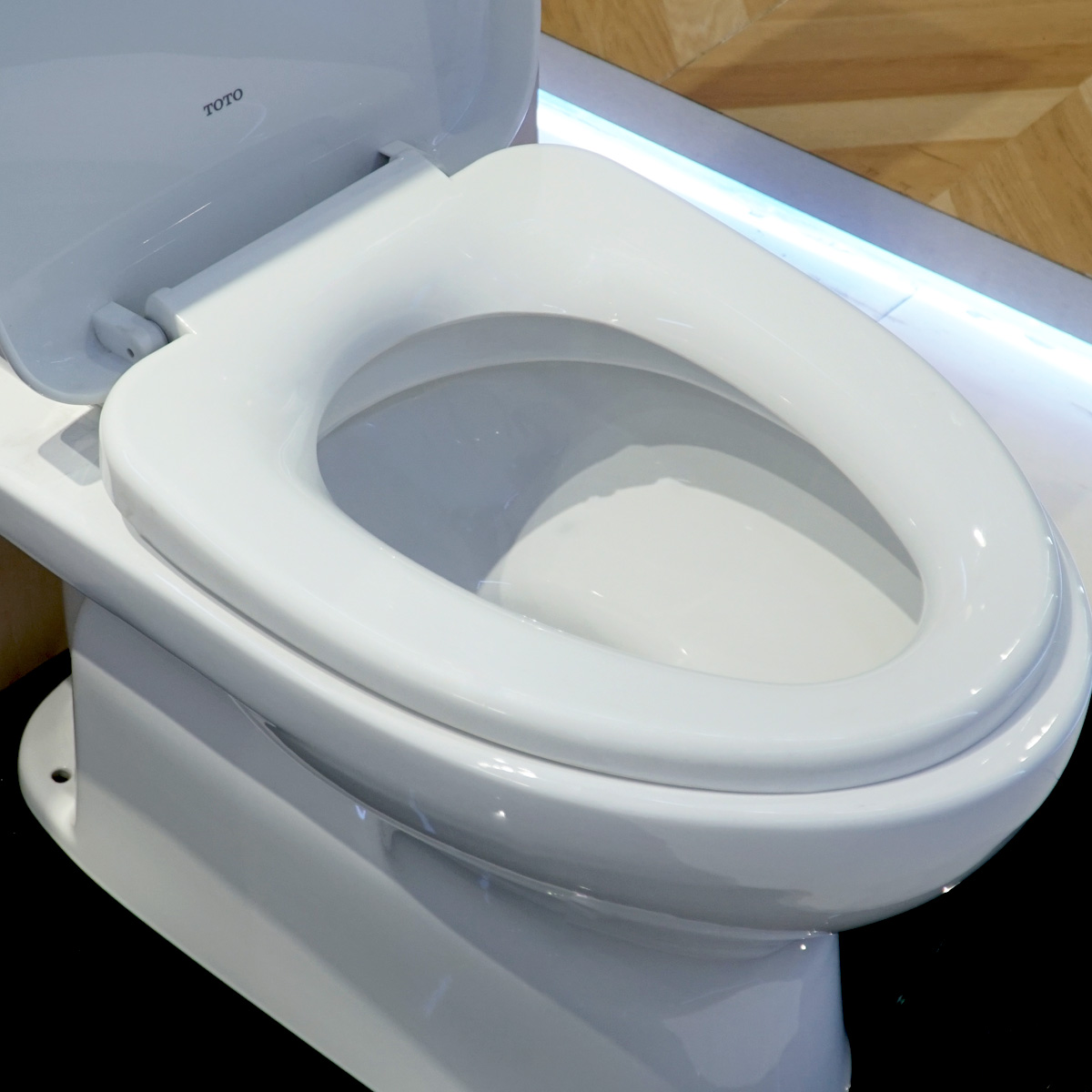 Bồn cầu 2 khối TOTO CS320DRT3 nắp đóng êm TC385VS CS320DRT3#W - 5