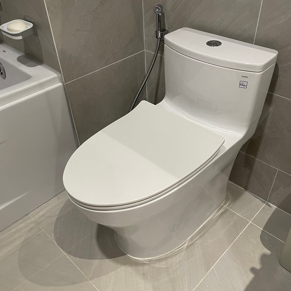 Bồn cầu 1 khối TOTO MS885DT8 nắp đóng êm TC600VS MS885DT8#XW - 2