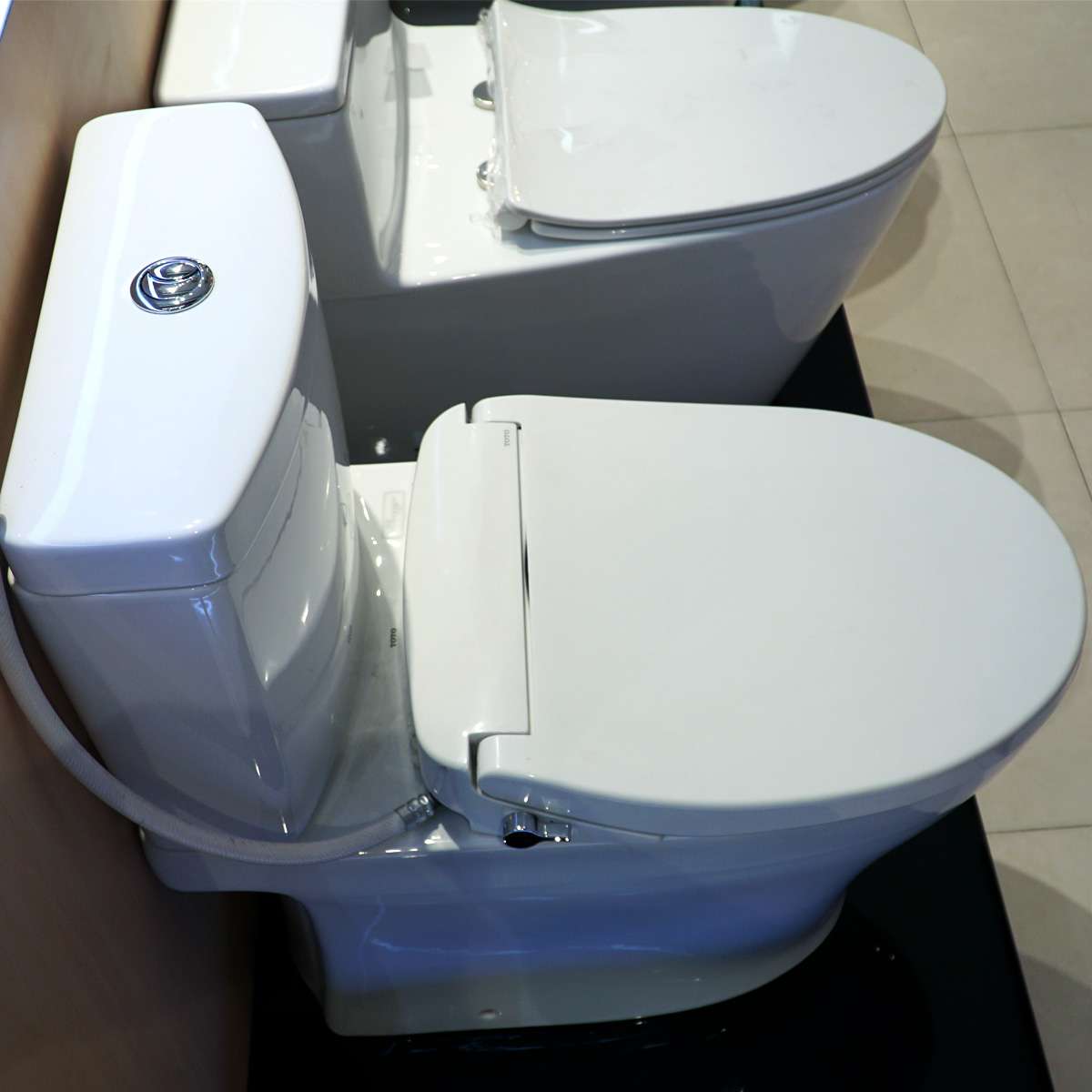 Bồn cầu TOTO CS769DRE2 2 khối nắp rửa cơ TCW07S CS769DRE2#XW - 5