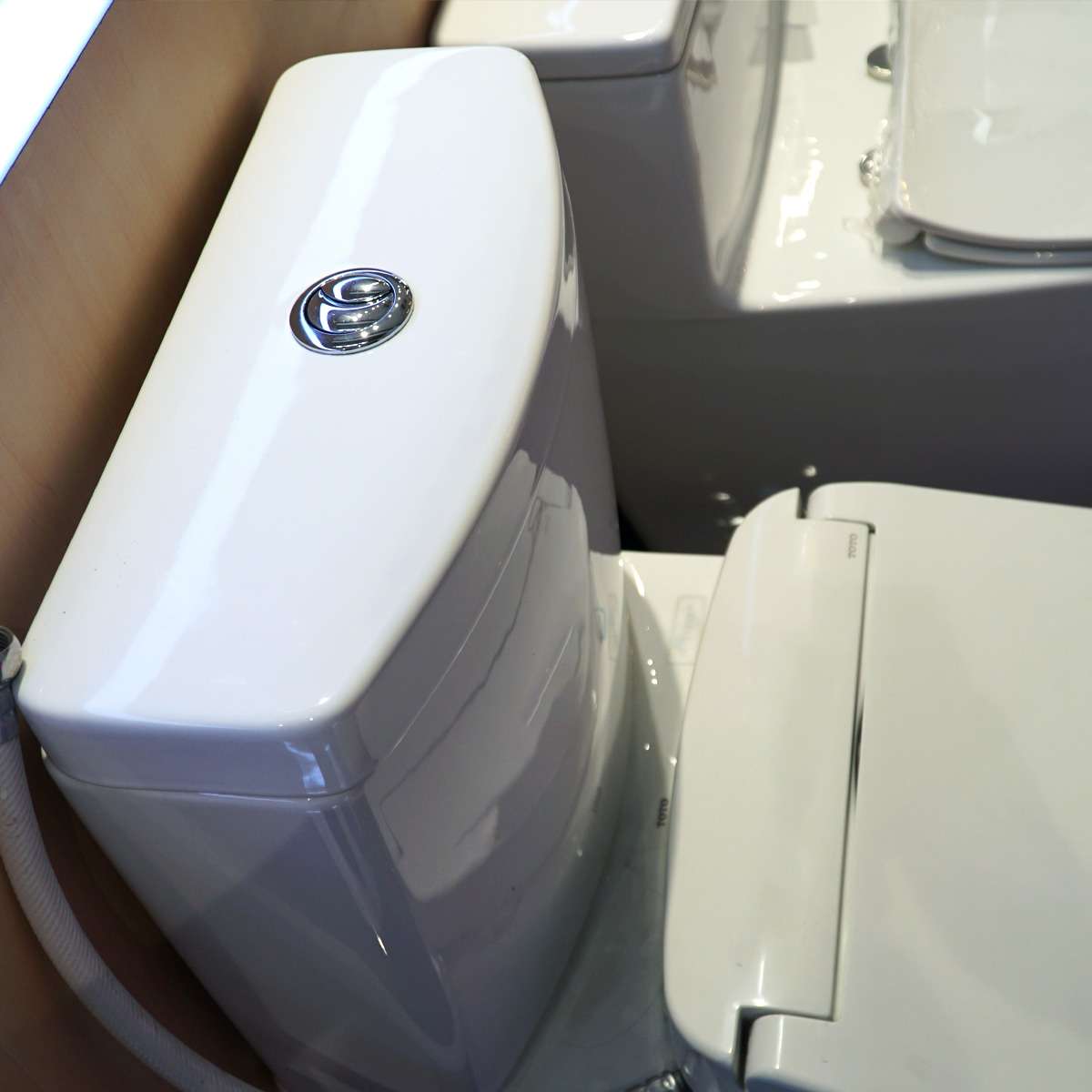 Bồn cầu TOTO CS769DRE2 2 khối nắp rửa cơ TCW07S CS769DRE2#XW - 3