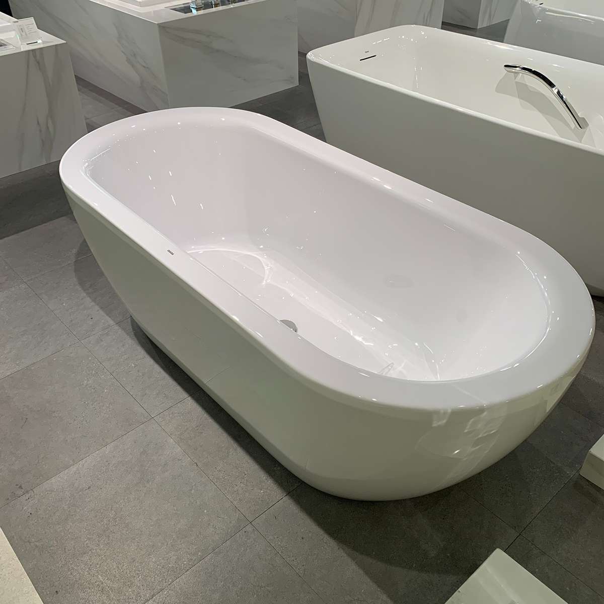 Bồn tắm đặt sàn TOTO PAY1717CPTNE#W nhựa 1m7 - 2