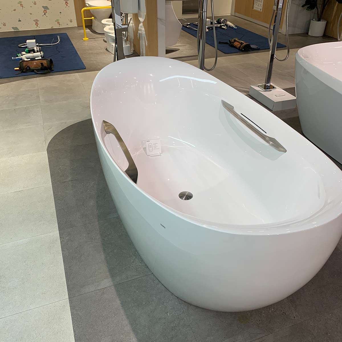 Bồn tắm đặt sàn TOTO PJY1814HPWE#GW GALALATO 1m8 tay vịn - 3