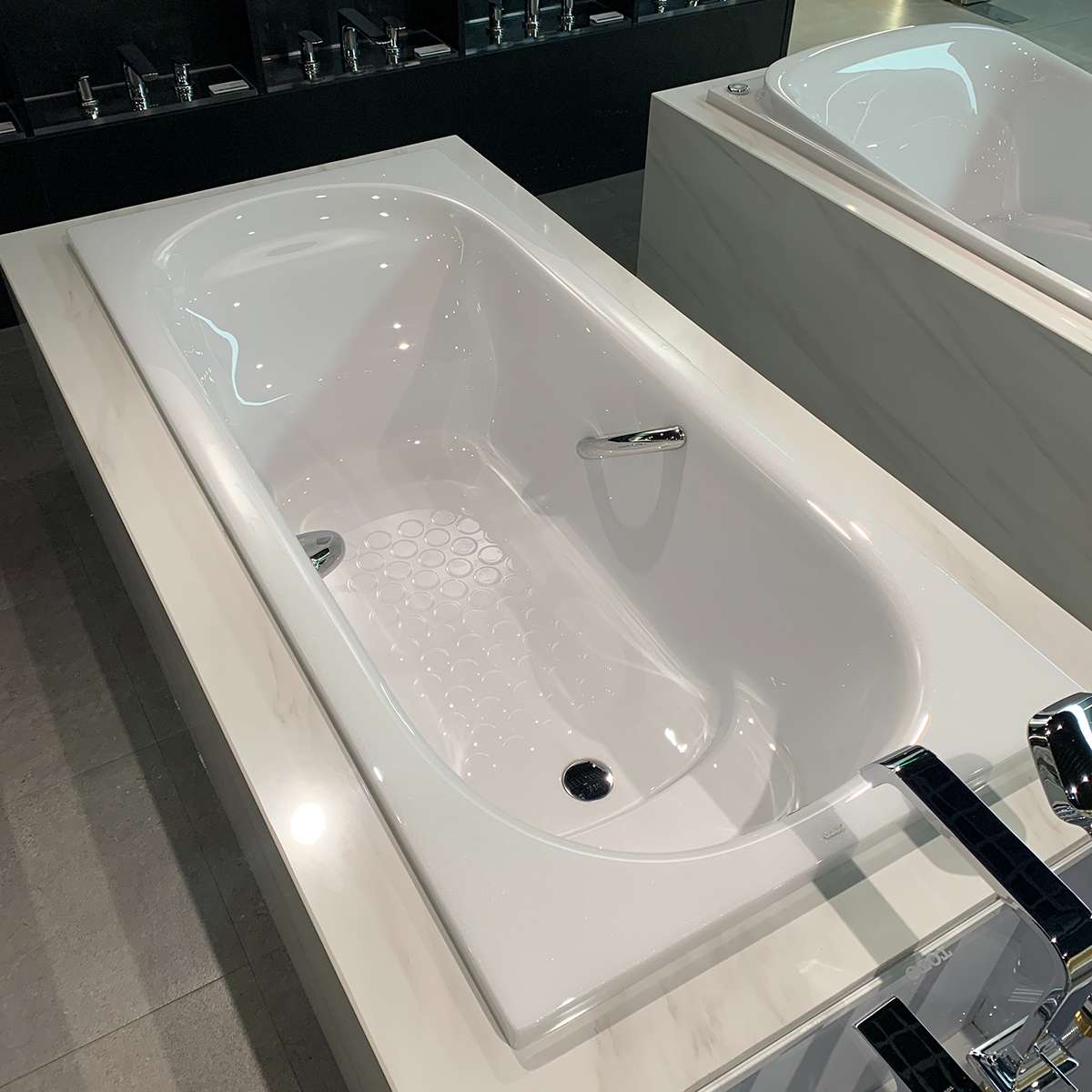 Bồn tắm TOTO PPY1750HPE-P kèm tay vịn DB505R-3B, bộ xả TVBF412 - 6