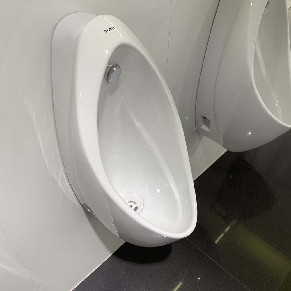Bồn tiểu nam TOTO UT904HR treo tường xả 0.5L đường cấp nước phía sau UT904HR#XW - 2