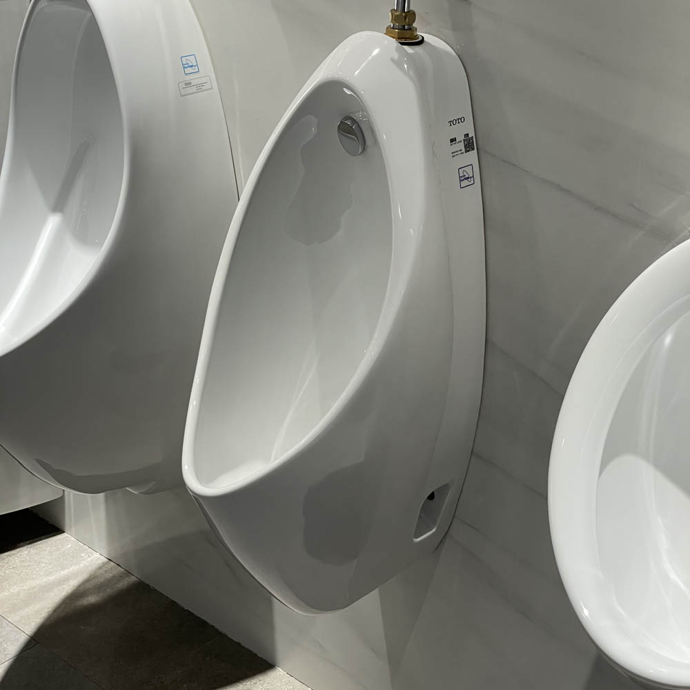 Bồn tiểu nam TOTO UT904N treo tường xả 2L đường cấp nước trên UT904N#W - 6