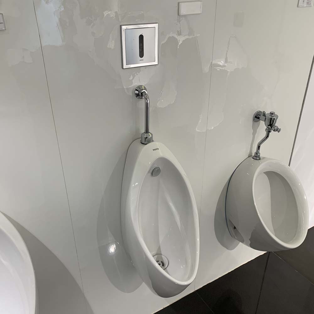Bồn tiểu nam TOTO UT904R treo tường xả 0.5L đường cấp nước trên UT904R#XW - 2